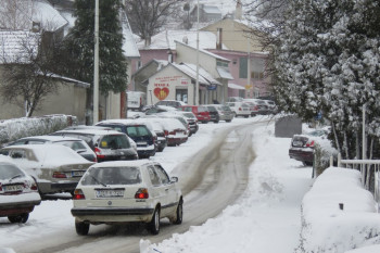 У Невесињу освануо снијег