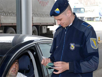 Граничар узео новац и пустио лица са зараженог подручја у БиХ