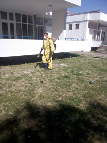 Обављена дезинфекција објеката јавних и републичких установа и јавних игралишта (ФОТО)