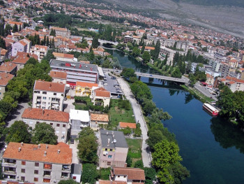 Kontrolne tačke na prilazima gradu, karantin u Tulima, ispred Bolnice trijaža pacijenata