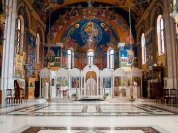 Uvedena privremena mjera pričešća iz dlana vjernika