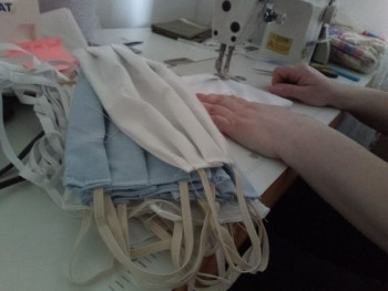 Fočanka šije 1.000 maski besplatno, za mašinom i 15 sati dnevno