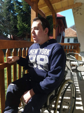 Pozivom na broj 1432 donirajte 1 KM za pomoć Filipu Tomoviću