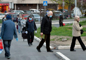 Srbija: Penzioneri u šetnju tri puta sedmično, otvaraju se pijace i radnje