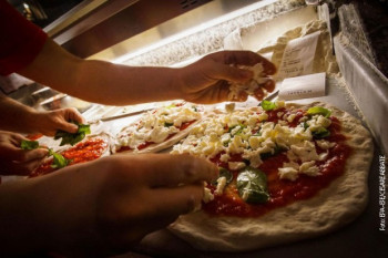 Помама за пицама у Напуљу, у једном дану продато 60.000