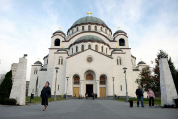 У храму светог Саве, по благослову патријарха Иринеја: Молебан због дешавања у Црној Гори