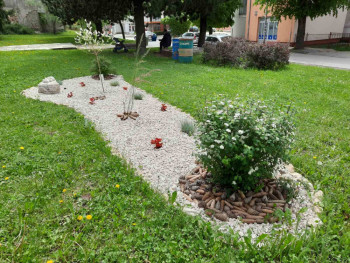 Гацко у цвјетним бојама прољећа (ФОТО)