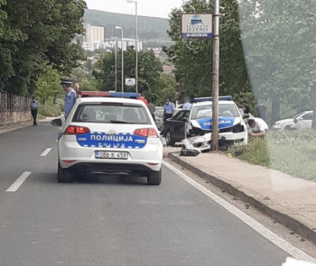 Bileća: Policijskim autom u banderu