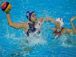 Srpska vaterpolistkinja postigla gol šutem sa svoje polovine! (VIDEO)