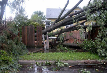 Nevrijeme u Rusiji : Poginule tri osobe, uragan nosio krovove, letjelo drveće