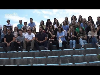 Матуранти гимназије положили цвијеће на Дучићев гроб