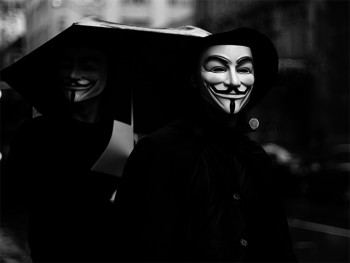 'Анонимуси' нападају полицију Минеаполиса