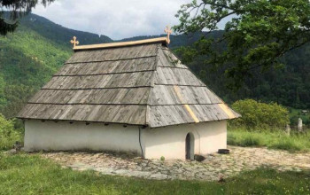 Мјештани Ријеке поправили кров на најстаријој фочанској цркви