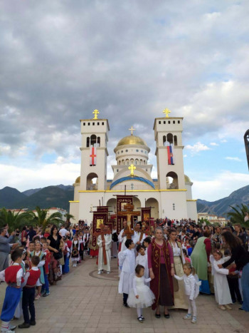 Бар: У литији учествовао велики број вјерника (ФОТО)