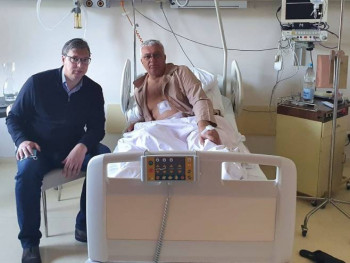 Vučić posjetio Mandića na VMA i poželio mu uspješan oporavak