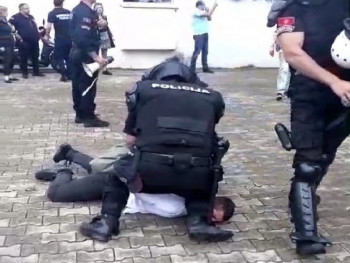 Prvi snimci brutalnog hapšenja predsjednika opštine Budva (VIDEO)