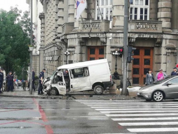 Težak udes kod zgrade Vlade Srbije u Beogradu (FOTO)