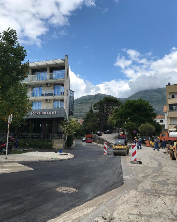 У току асфалтирање улице Обала Мића Љубибратића 