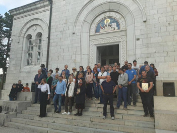 Oni su heroji odbrane svetinja: 43 ljekara iz Nikšića predvodila litiju!