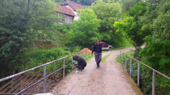 Ustikolina-Cape: Mještani nanovo napravili ogradu na mostu preko Koline