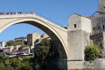 Скокови са Старог моста у Мостару 26. јула, упитно присуство публике