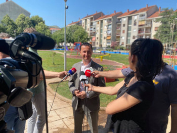 Gradonačelnik Ćurić obišao novoizgrađeno igralište u naselju Tini (FOTO)