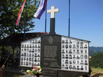 Парастос убијеним Србима на Залазју