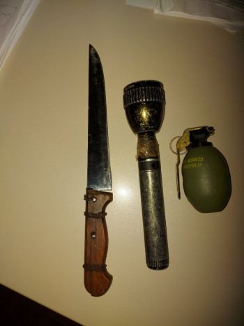 Полицијски службеник отео ручну бомбу од пијаног лица 