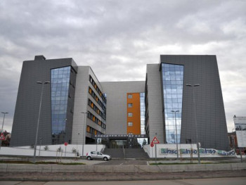 Трудница прикључена на респиратор