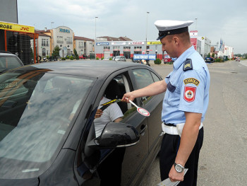 Vozio bez dozvole, a ima više od 28.000 KM duga za kazne