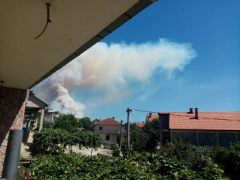 Пожар на Бањевцима , ватра близу кућа