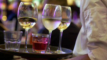 Вишковић - Радницима у угоститељству по 525 КМ за јун и јул