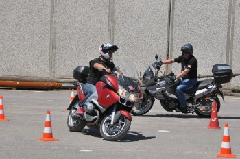Вози опрезно-путуј безбједно: Предавање и показна вјежба за мотоциклисте