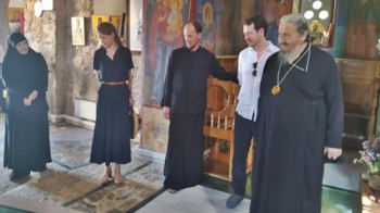Princ Filip posjetio manastir Tvrdoš i Petropavlov manastir (FOTO)