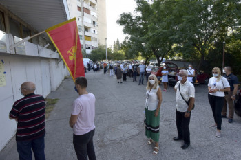 Незапамћена излазност у Црној Гори - Више од половине пријављених бирача гласало до 13 часова