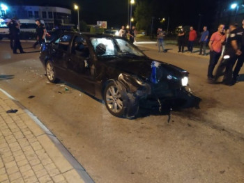 Haos u Nikšiću: Zaletio se autom u građane koji su proslavljali pobjedu, ima povrijeđenih