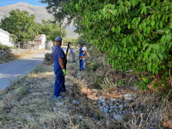 Требиње: Интезивне акције чишћења канала за оборинске воде у насељима (ВИДЕО)