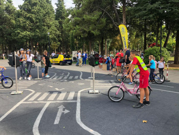 Trebinje: Postavljanjem simulatora prevrtanja, kose ravni i dječijeg poligona obilježena Evropska sedmica mobilnosti (FOTO)