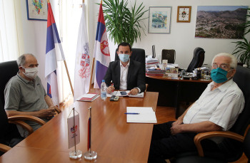 TREBINJE – Prvi u regionu – Ćurić najavio da Gradska uprava otvara prodavnicu za penzionere sa velikim popustima