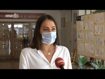 Ученици и наставници се привикли на нови начин извођења наставе (ВИДЕО)