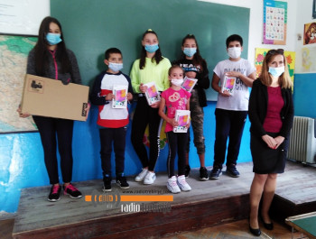 Удружење Требињаца поклонило лаптоп и пет таблета за основце у Ластви