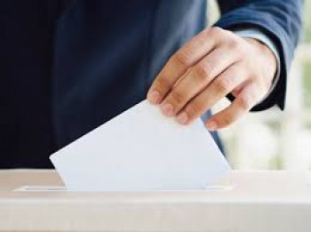 Zaraženima koronom donose glasačke listiće u kovertama