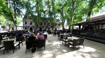 Локалне заједнице ће саме моћи да уведу полицијски час или затворе школе