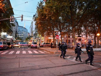 Пет особа погинуло у терористичким нападима у Бечу