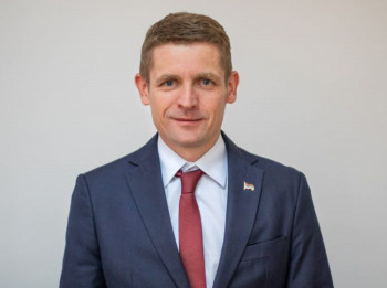 MILINKOVIĆ UBJEDLJIVO VODI ISPRED RADMILOVIĆA