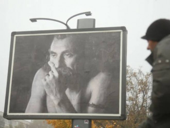 Fotografije umjetnika umjesto političara na bilbordima