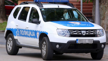 Gorio policijski automobil u Bregovima