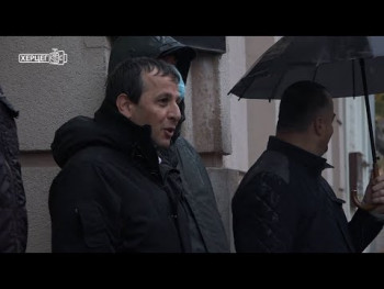 Vukanović protestvovao ispred GU, Ćurić poručio da neće dozvoliti slične dolaske