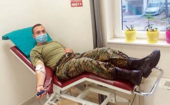 Војници даровали крв