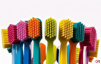Zubar otkrio koji je  ispravan način čišćenja četkice za zube